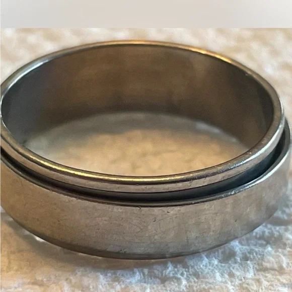 Men's Size 11 Silver Stainless Steel Spinning Fidget Ring - Picture 4 of 4